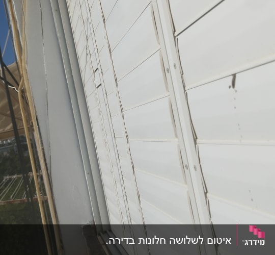 איטום חלון ותריס חיצוני למניעת חדירת מים